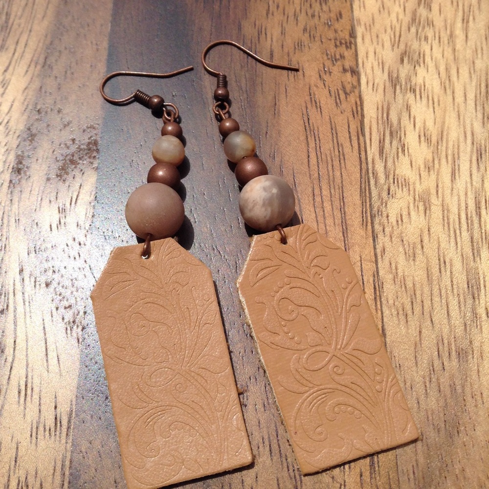 Leather earrings - tan